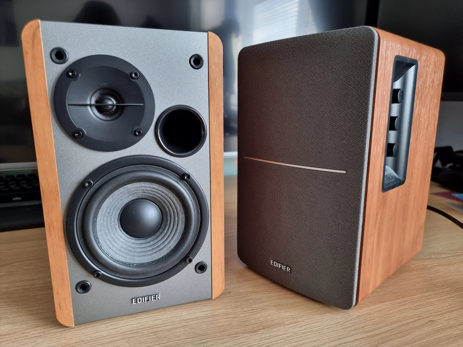 Edifier R1280DB Powered Monitor Speaker Pair Bluetooth With Remote Color: Wood Grain